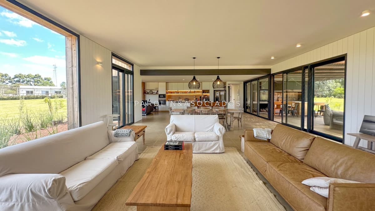 Casa en Venta de 4 dormitorios en suite, El Quijote La Barra