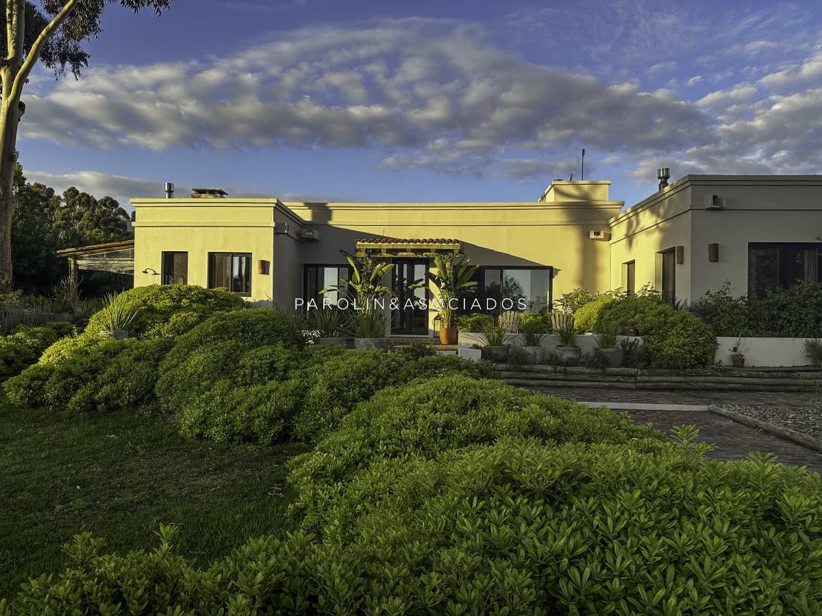 Venta Excelente casa en El Quijote Chacras, Punta del Este.