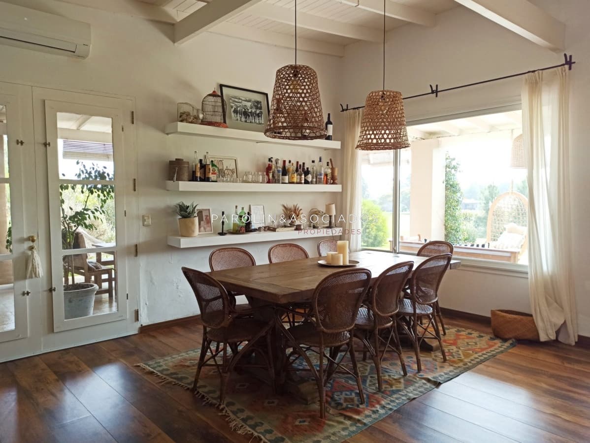Hermosa casa en venta ubicada en El Quijote Chacras, Punta del Este.