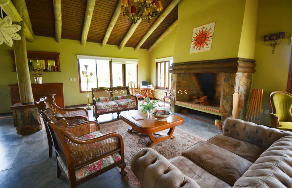Casa en venta con amplio jardín en El Quijote Chacras, Punta del Este.