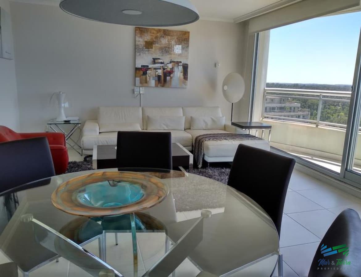 Alquilo por temporada apartamento 3 dormitorios con servicios, Punta del Este