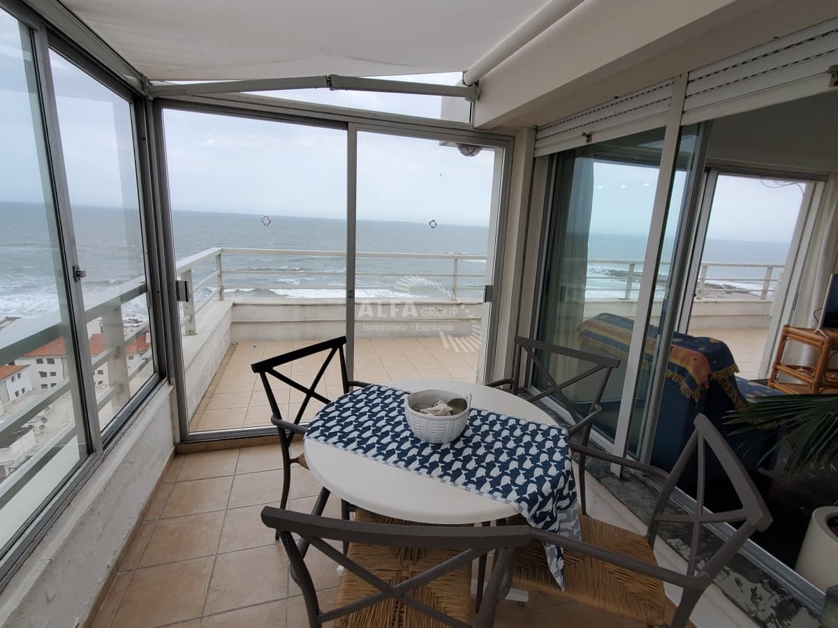 Penthouse con vista , 2 dormitorios y medio , 2 baños , Península  , Punta del Este