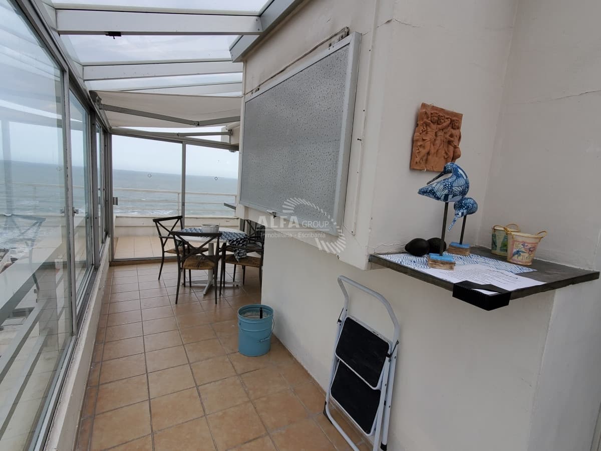 Penthouse con vista , 2 dormitorios y medio , 2 baños , Península  , Punta del Este