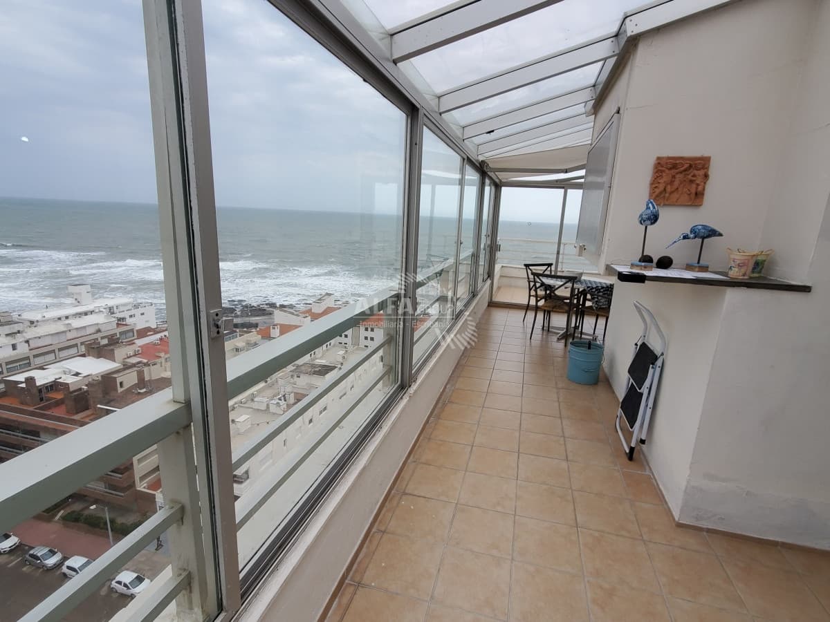 Penthouse con vista , 2 dormitorios y medio , 2 baños , Península  , Punta del Este