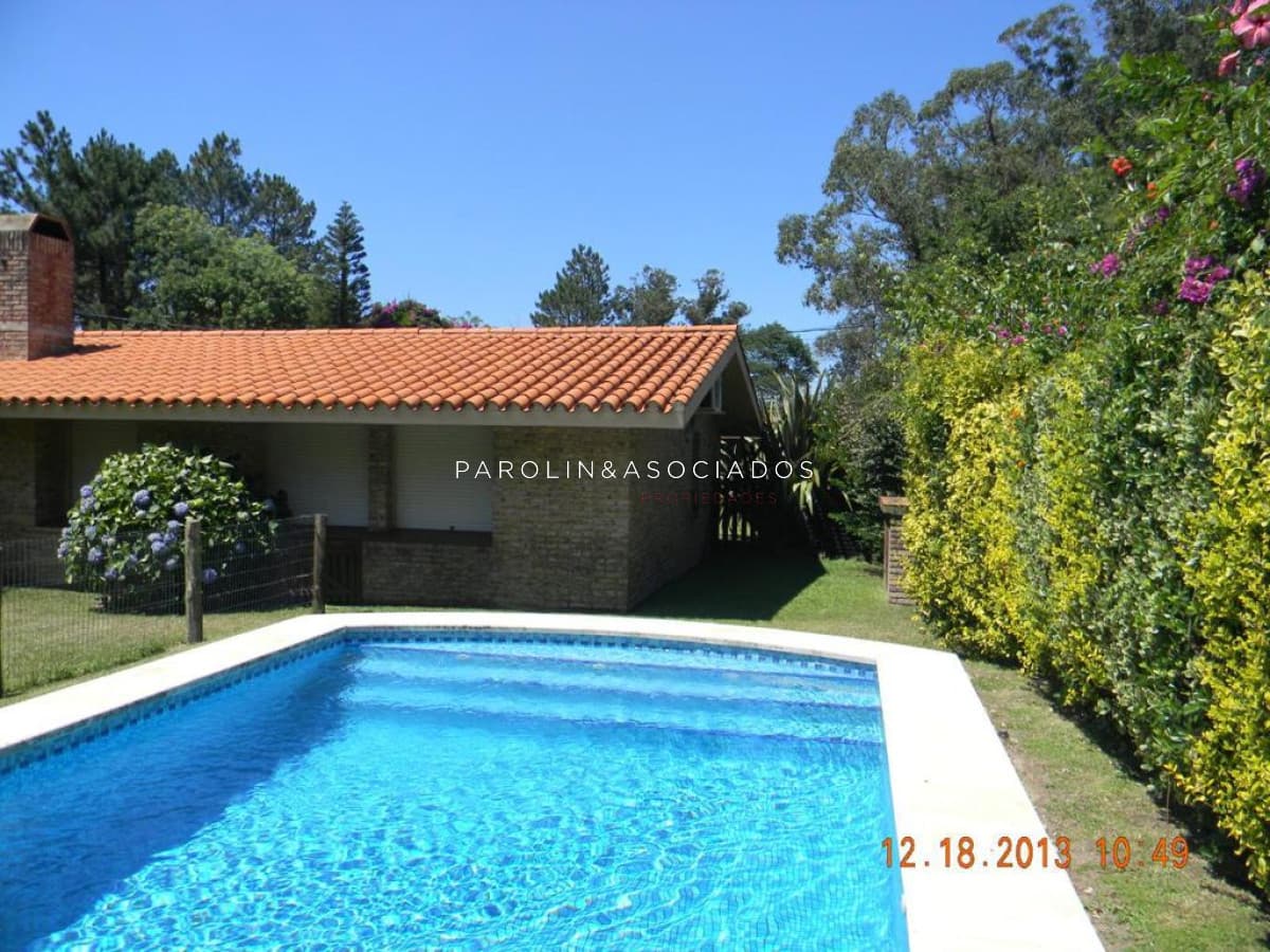 Hermosa casa en venta, 4 dormitorios.