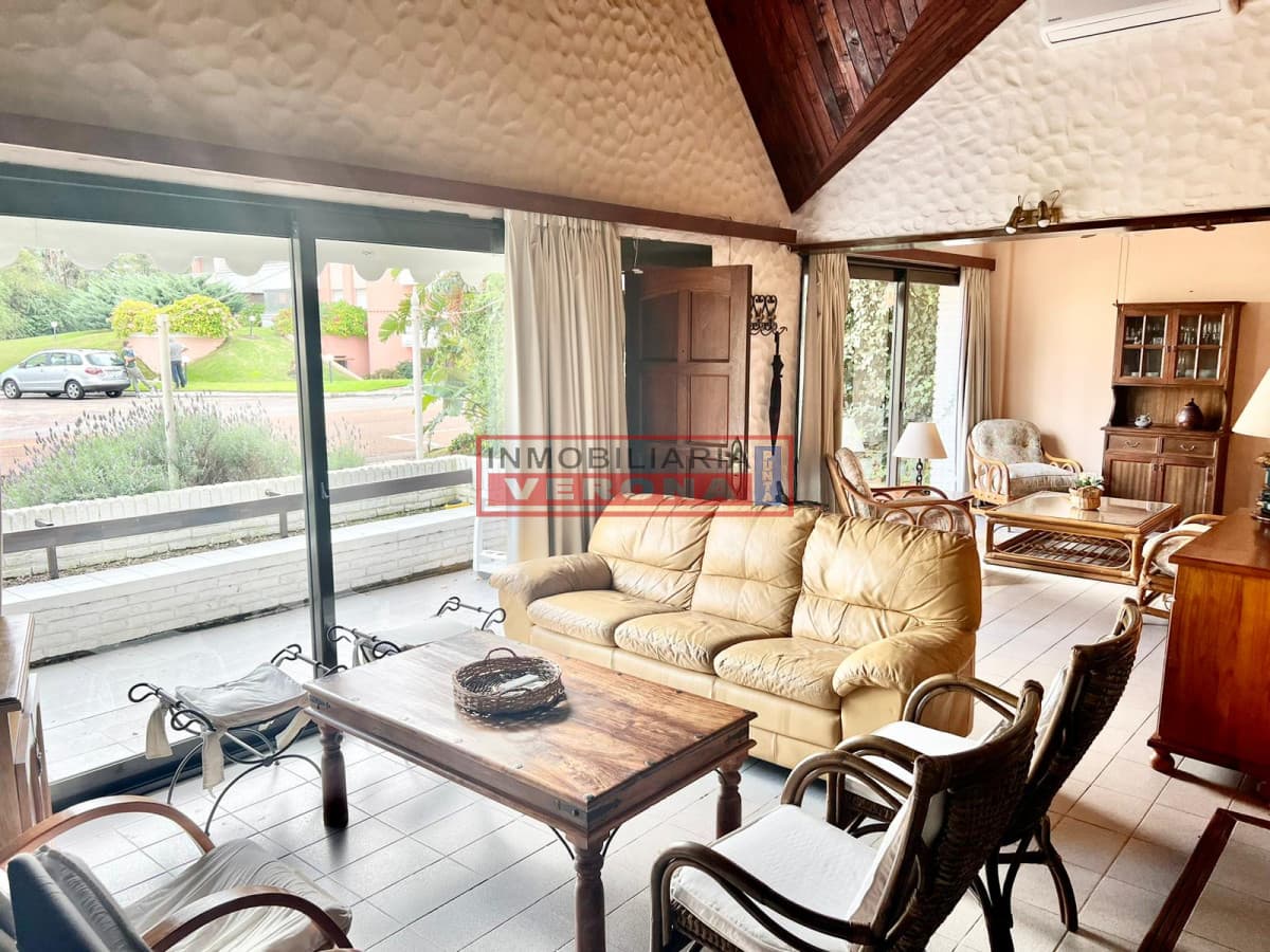 Casa 4 dormitorios a 150 mts del mar mansa  - Inmobiliaria Verona Punta