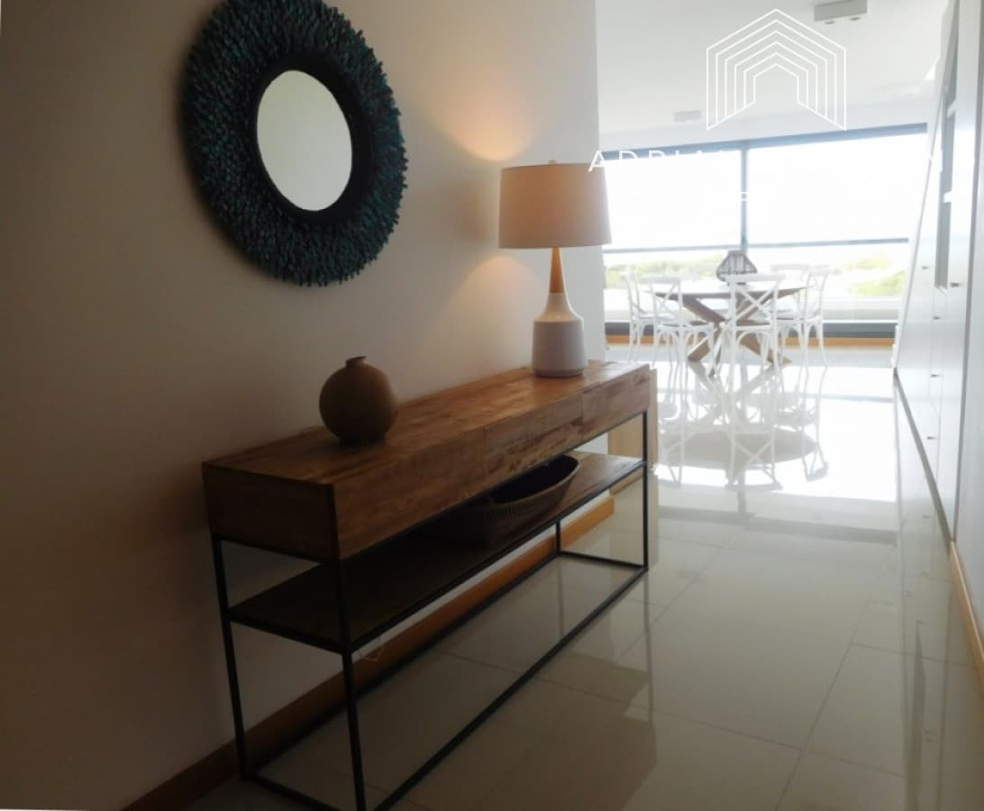 Gran planta en primera linea al mar