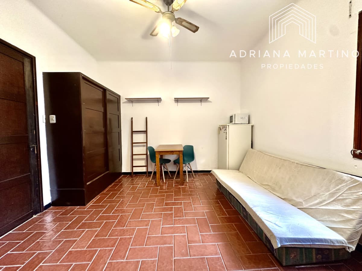 Apartamento en venta en pleno centro de Piriápolis, a pasos de la playa y de todos los servicios.