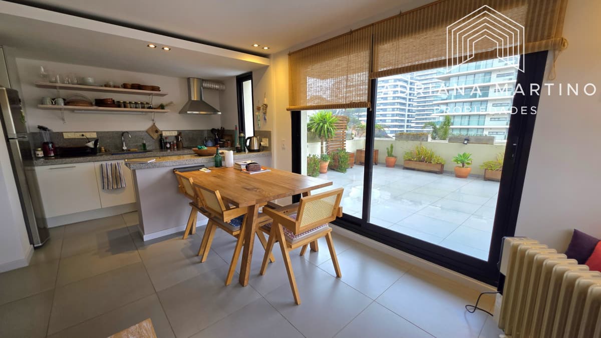 Cómoda planta a metros de Playa Brava