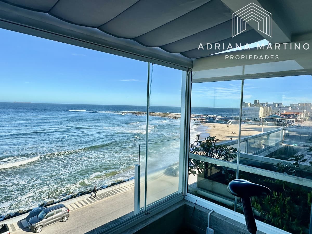 Excelente apartamento en primera línea playa brava