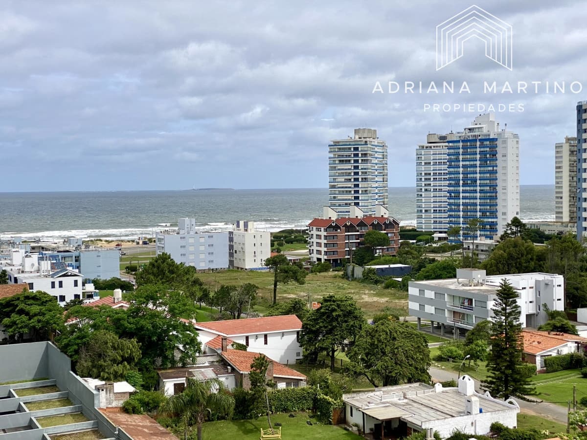 Excelente apartamento con increíbles  vistas a playa brava