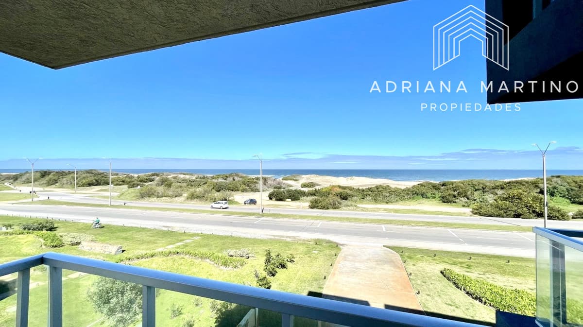 Excelente apartamento en primera línea de Playa Brava, Punta del Este.