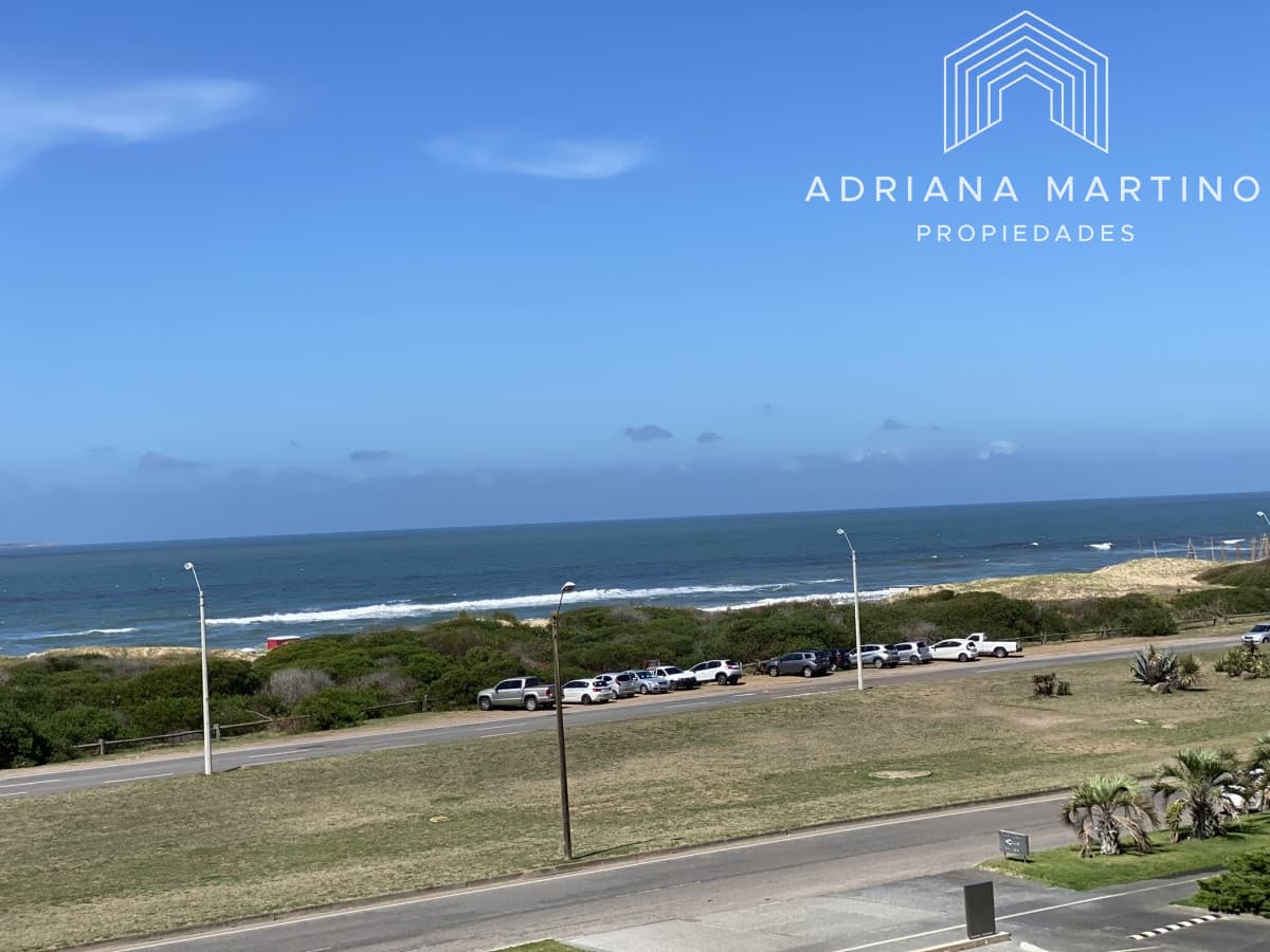 Excelente apartamento en venta primera línea playa brava