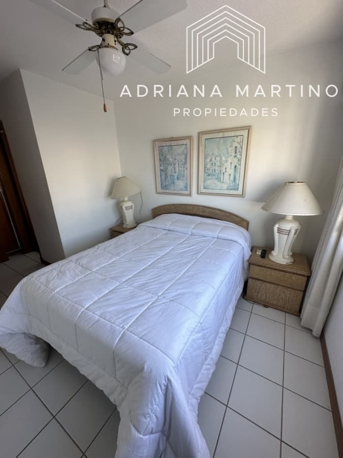 Apartamento en Península-Punta del Este con hermosa vista al mar.