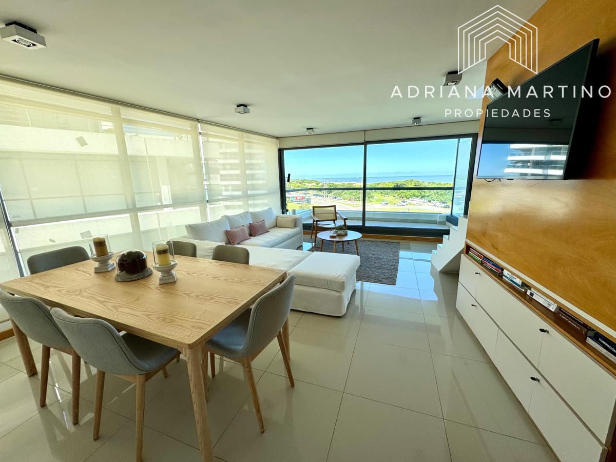 Excelente penthouse duplex en primera línea playa brava