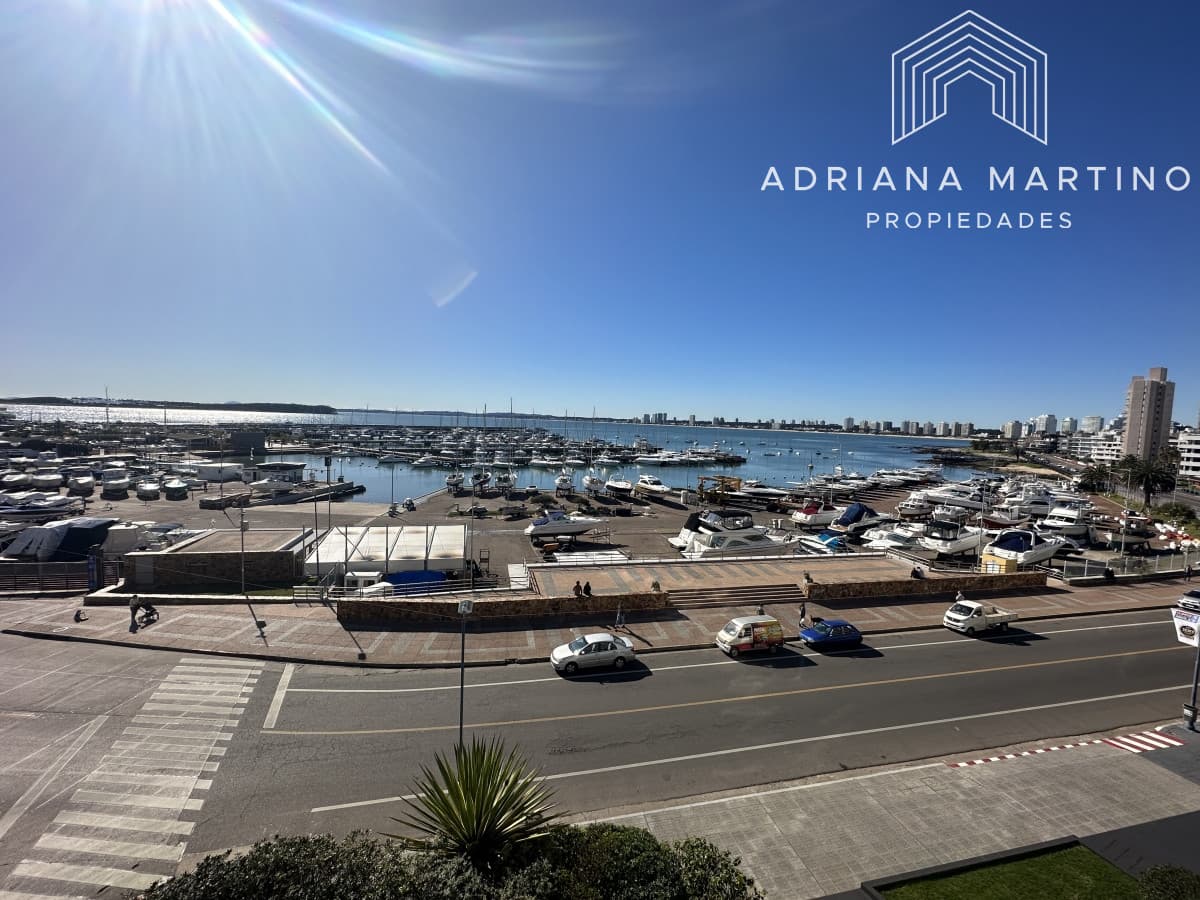 Hermosa y amplia unidad de lujo en el Puerto de Punta del Este