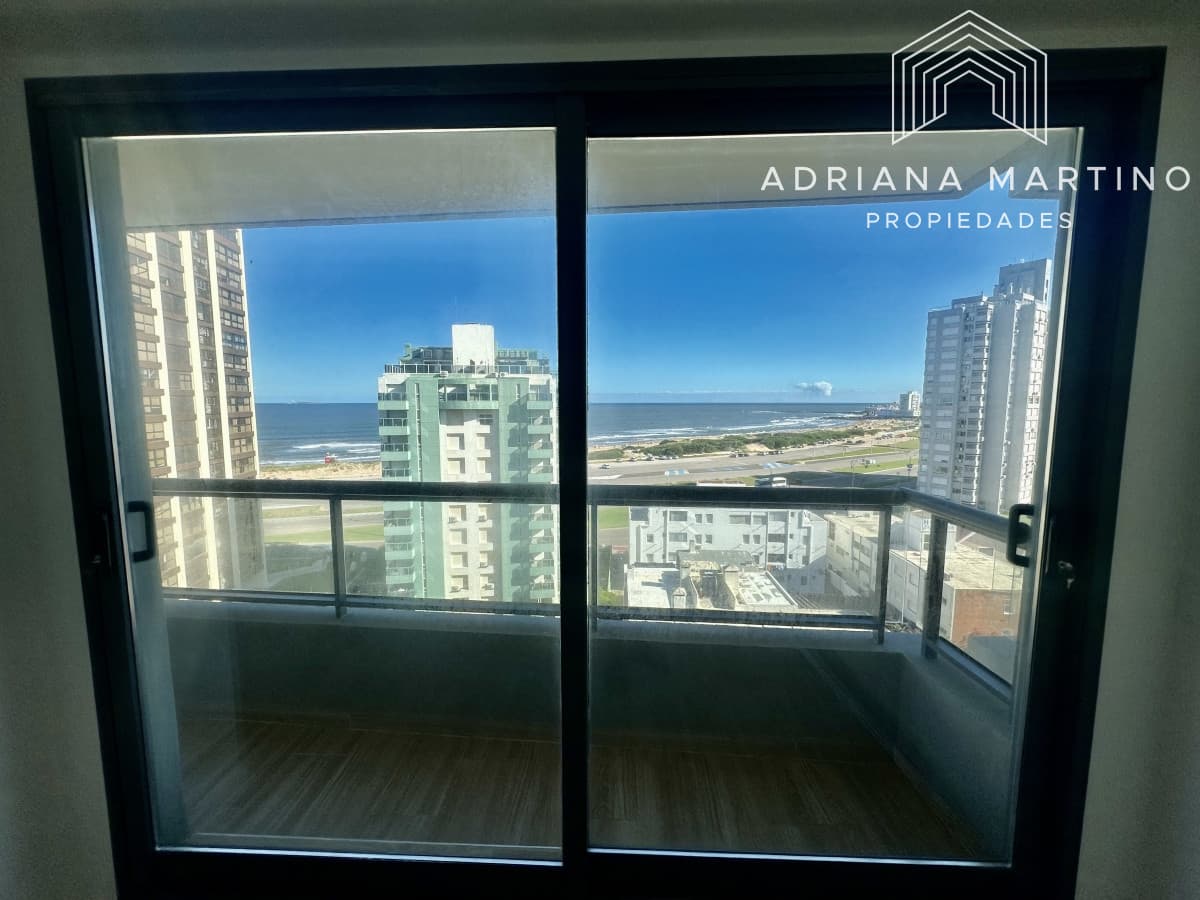 Excelente apartamento en playa brava
