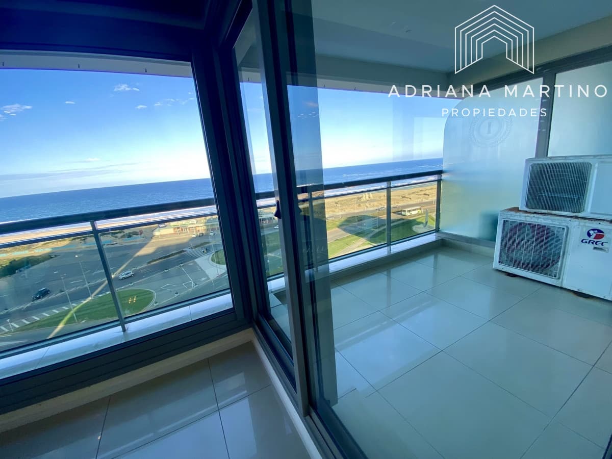 Espectacular apartamento con vista la Brava. Cómodos, amplios e iluminados ambientes. Excelentes servicios.