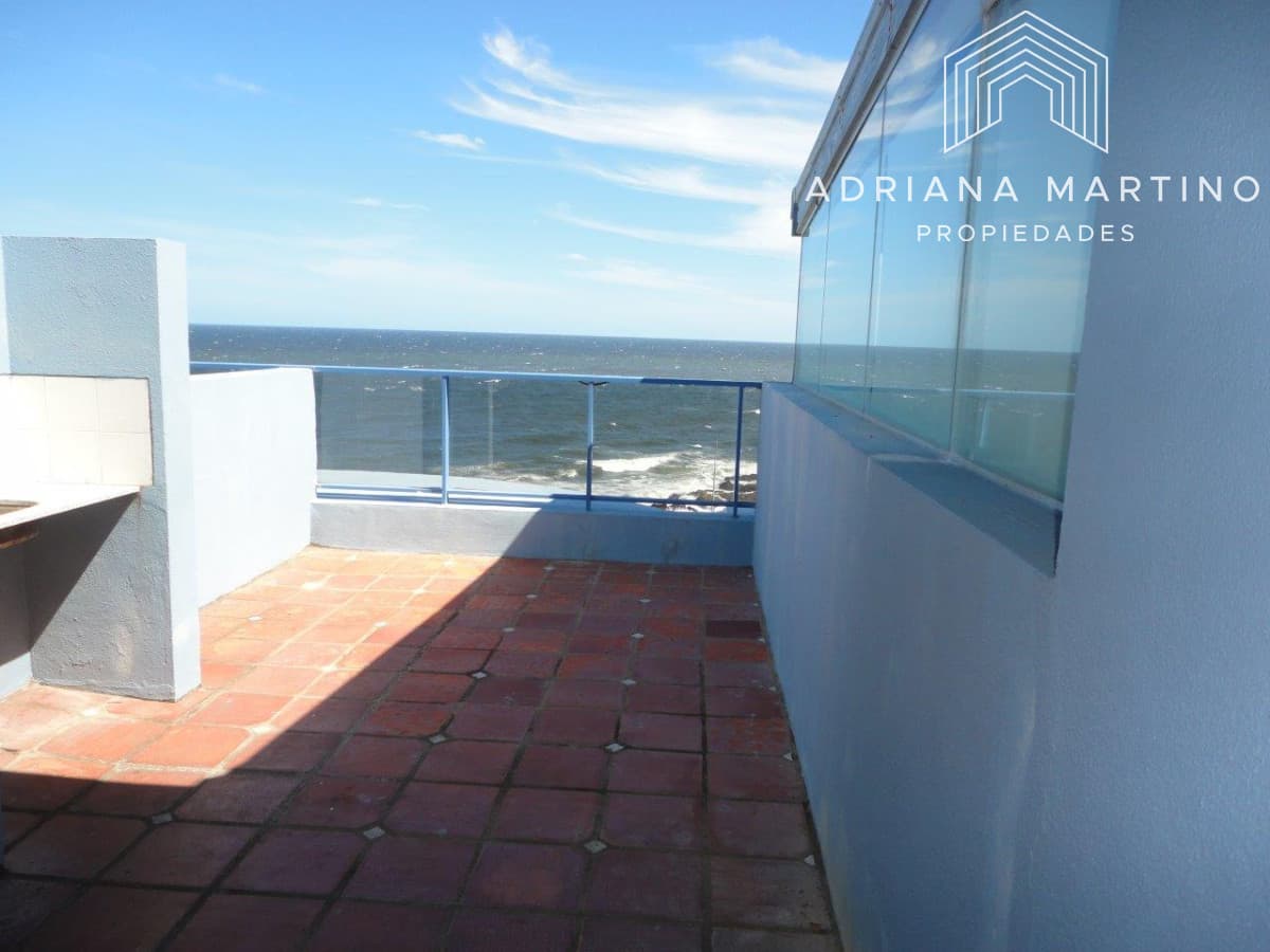 Apartamento en Península-Punta del Este con hermosa vista al mar.