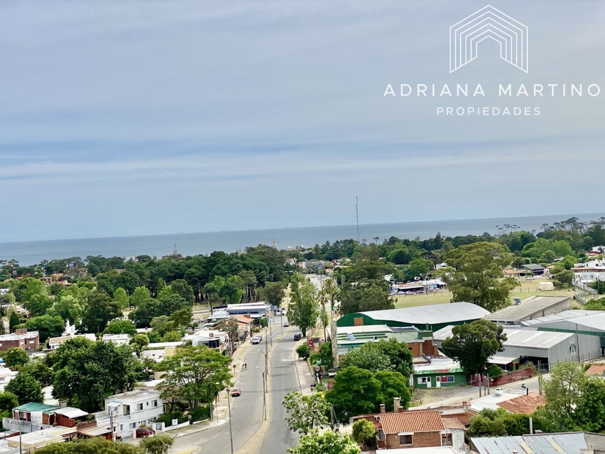 Excelente Pent House con hermosa vista al mar y espectacular terraza con yacuzzi.