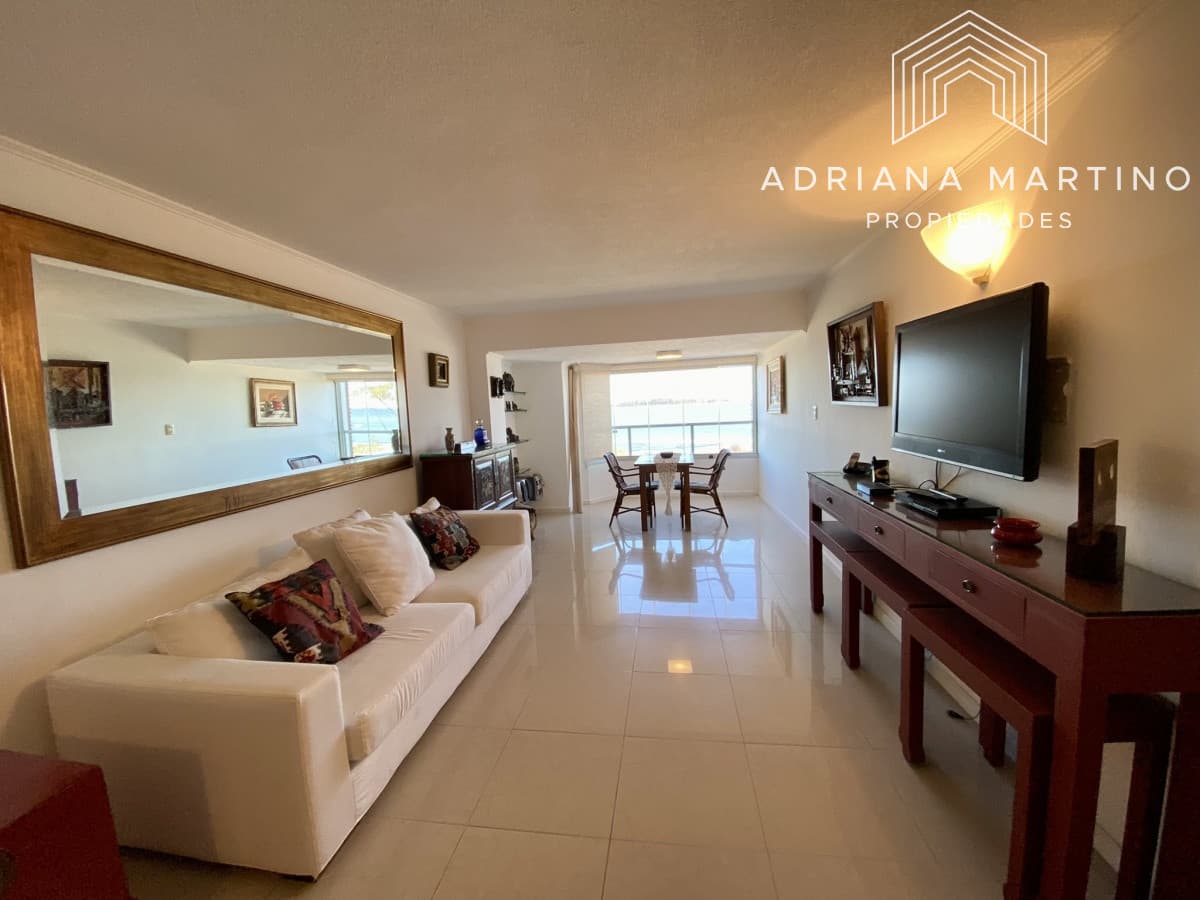 Excelente Penthouse en primera linea al mar