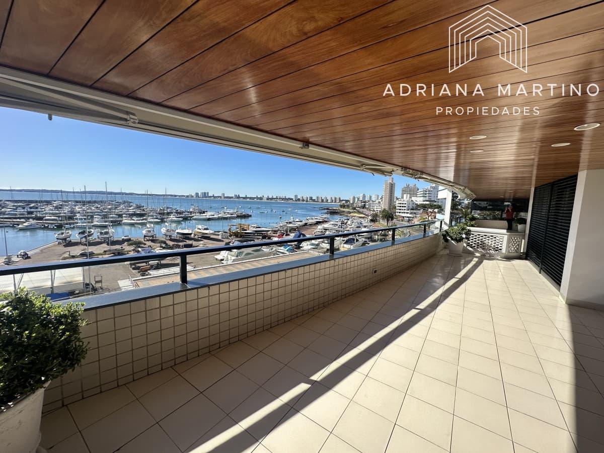 Hermosa y amplia unidad de lujo en el Puerto de Punta del Este