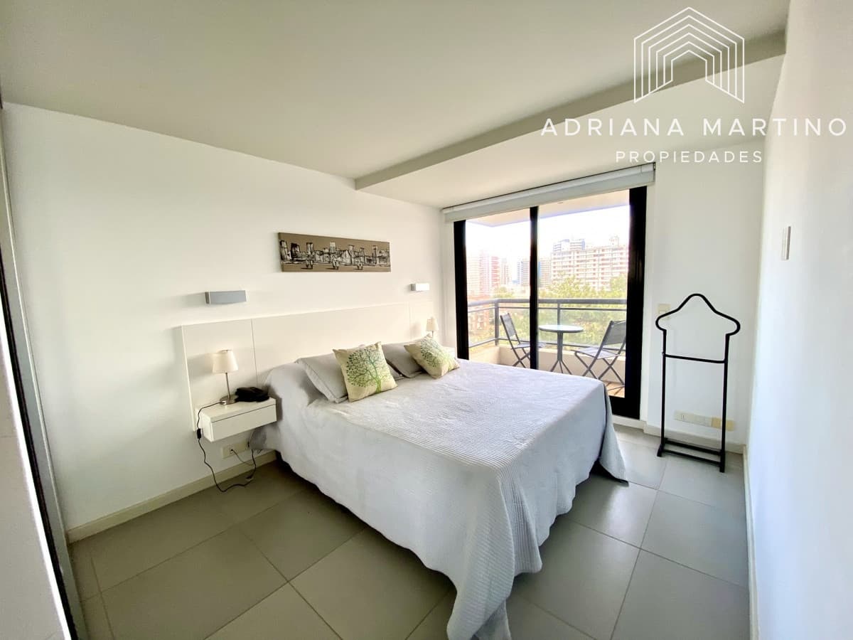 Cómoda planta a metros de Playa Brava