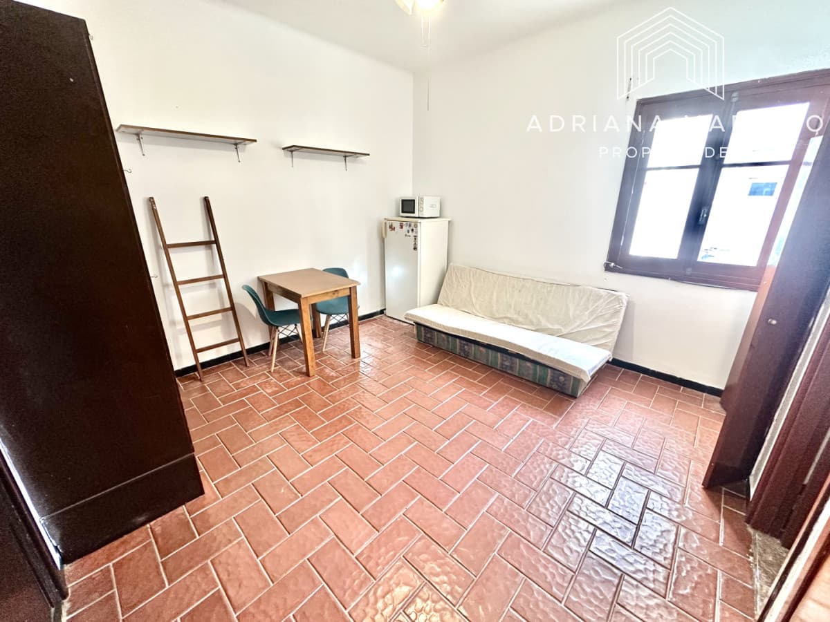Apartamento en venta en pleno centro de Piriápolis, a pasos de la playa y de todos los servicios.