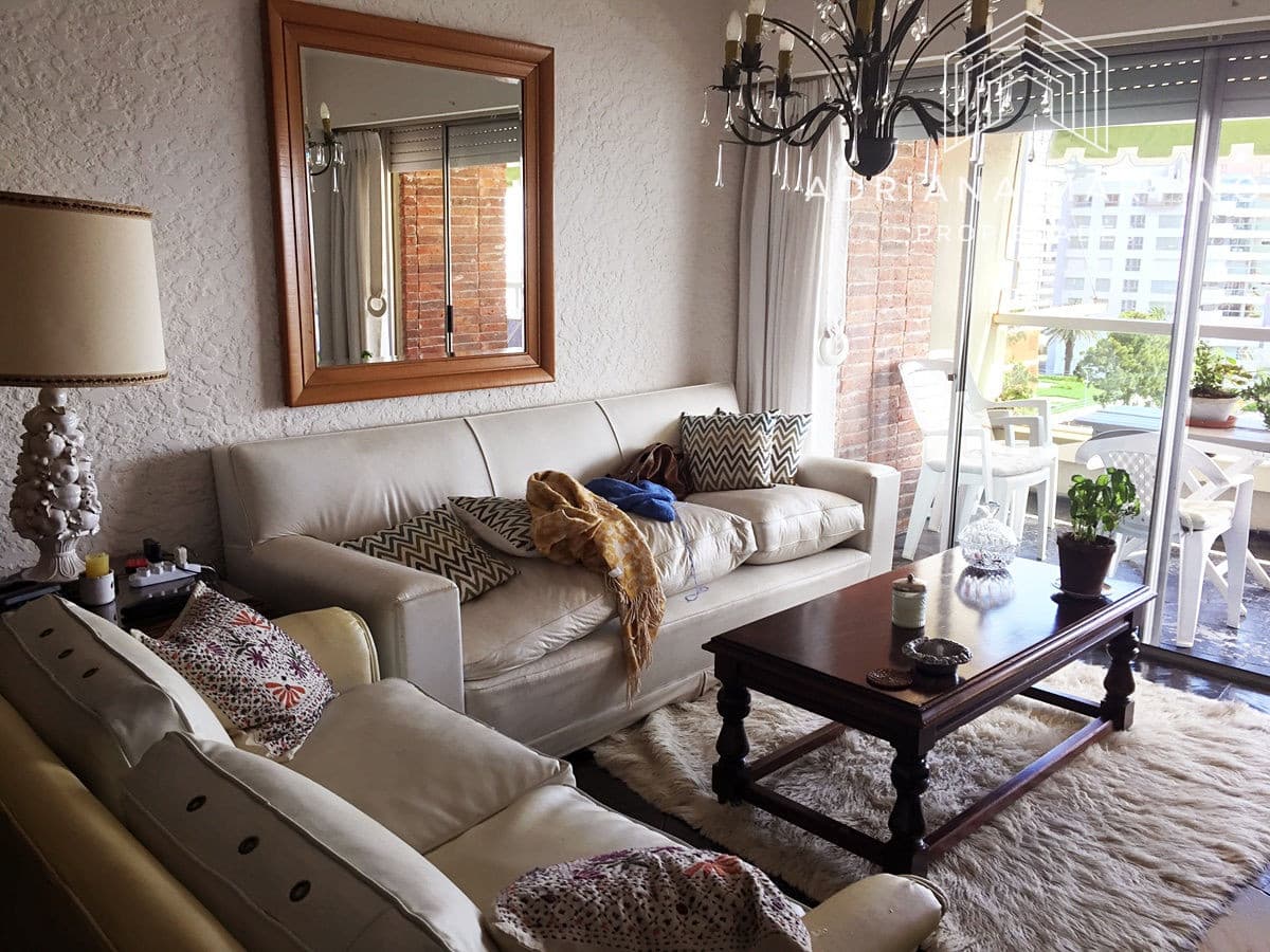 Apartamento en península de Punta del Este, con buena vista.