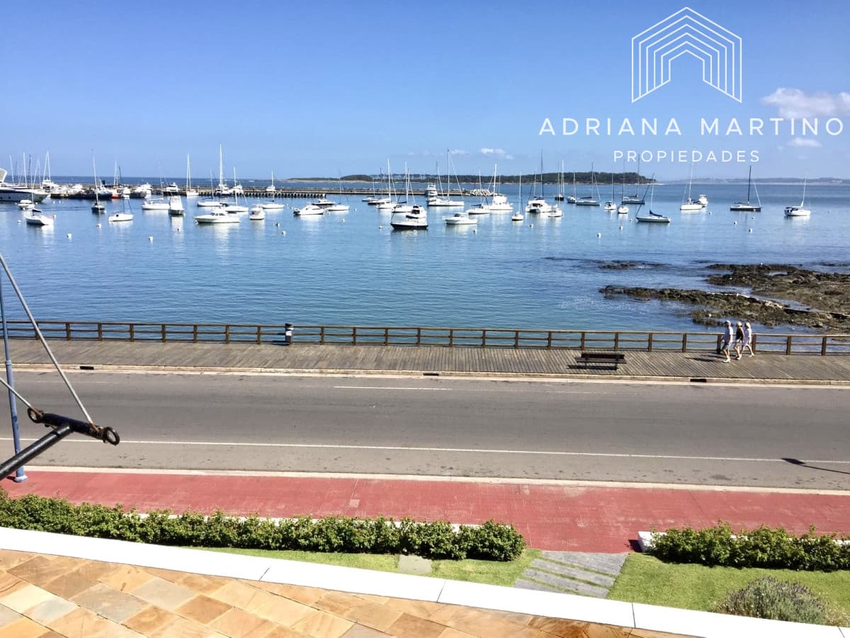 Apartamento en Venta – Primera Línea Playa Mansa, Punta del Este