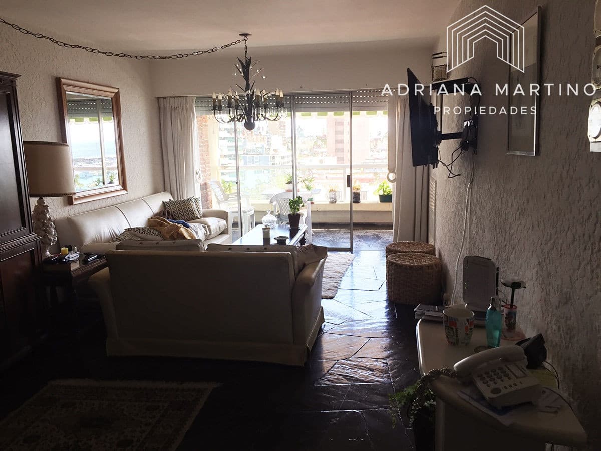 Apartamento en península de Punta del Este, con buena vista.