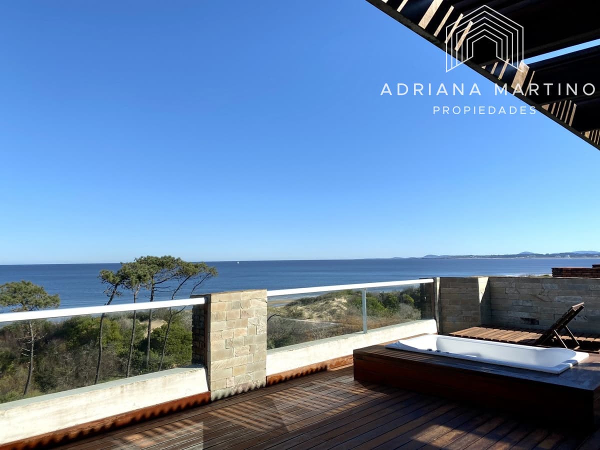 Excelente Penthouse en primera linea al mar