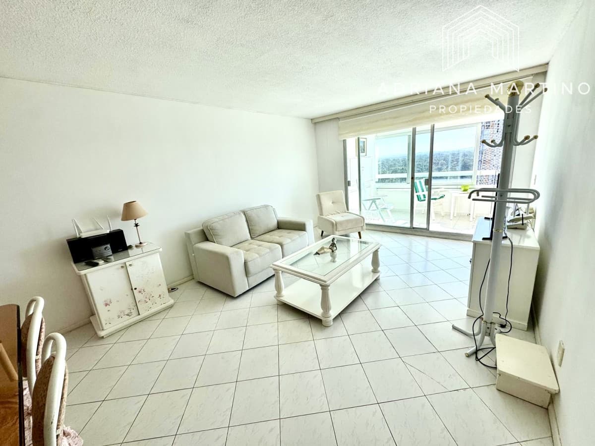 Apartamento en Venta – Punta del Este, Av. Roosevelt