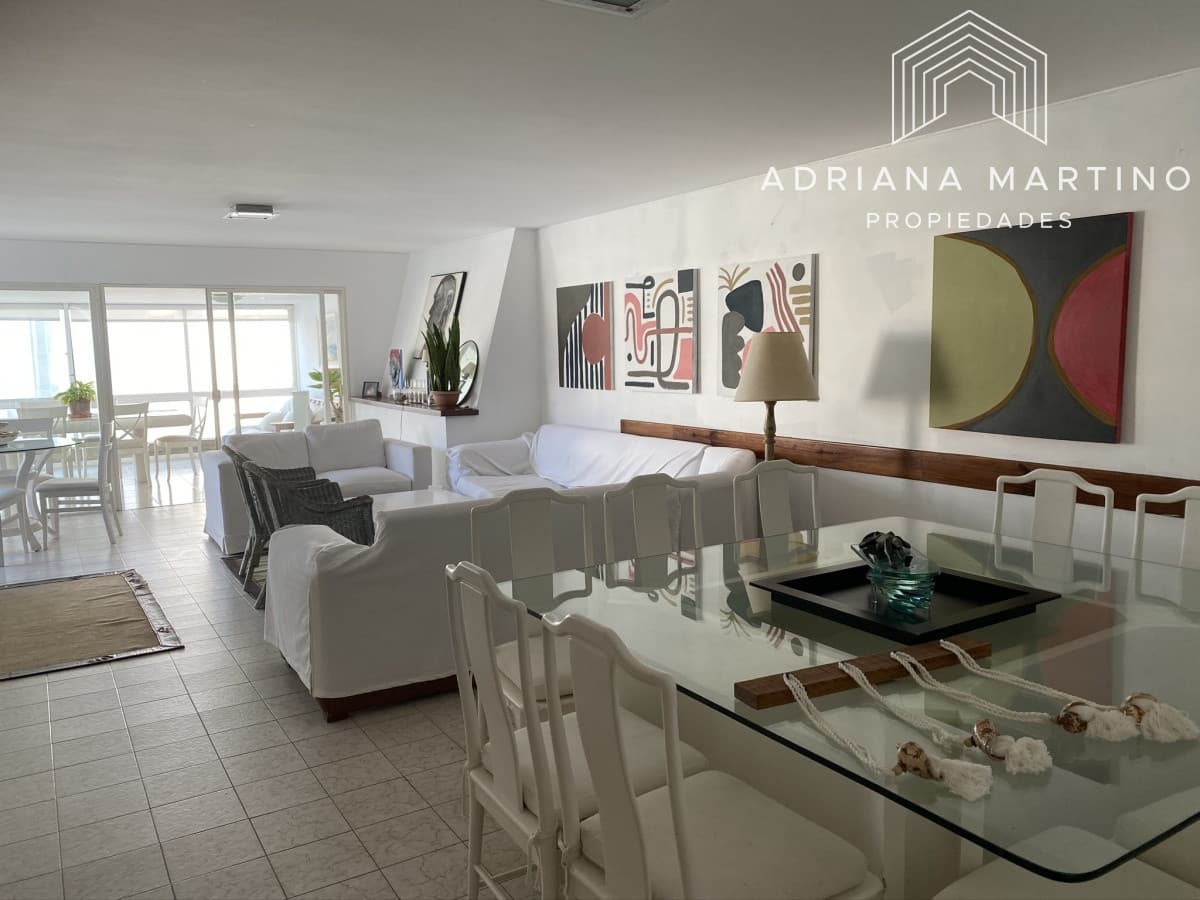 Hermoso y muy luminoso apartamento con vista al mar ubicado en Península.
