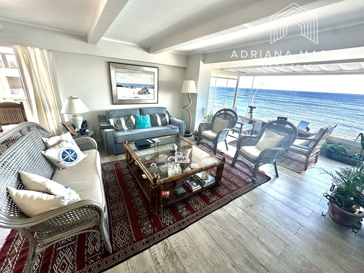 Excelente apartamento en primera línea playa brava