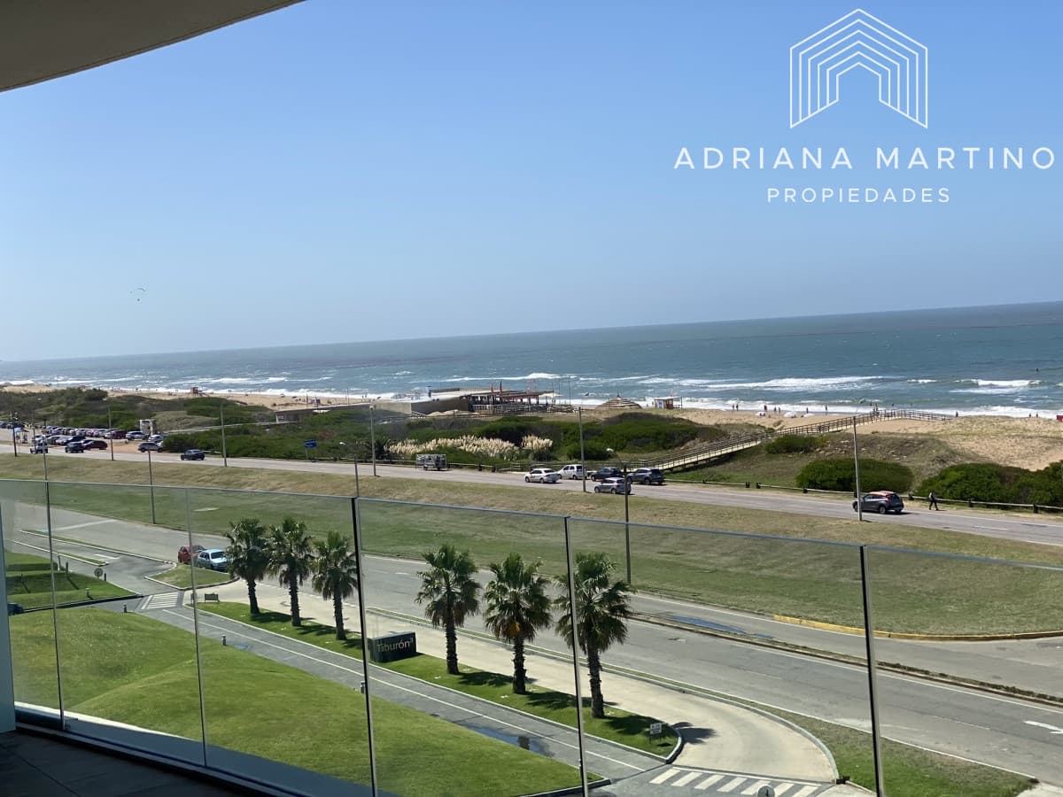 Apartamento de categoría en primera línea brava