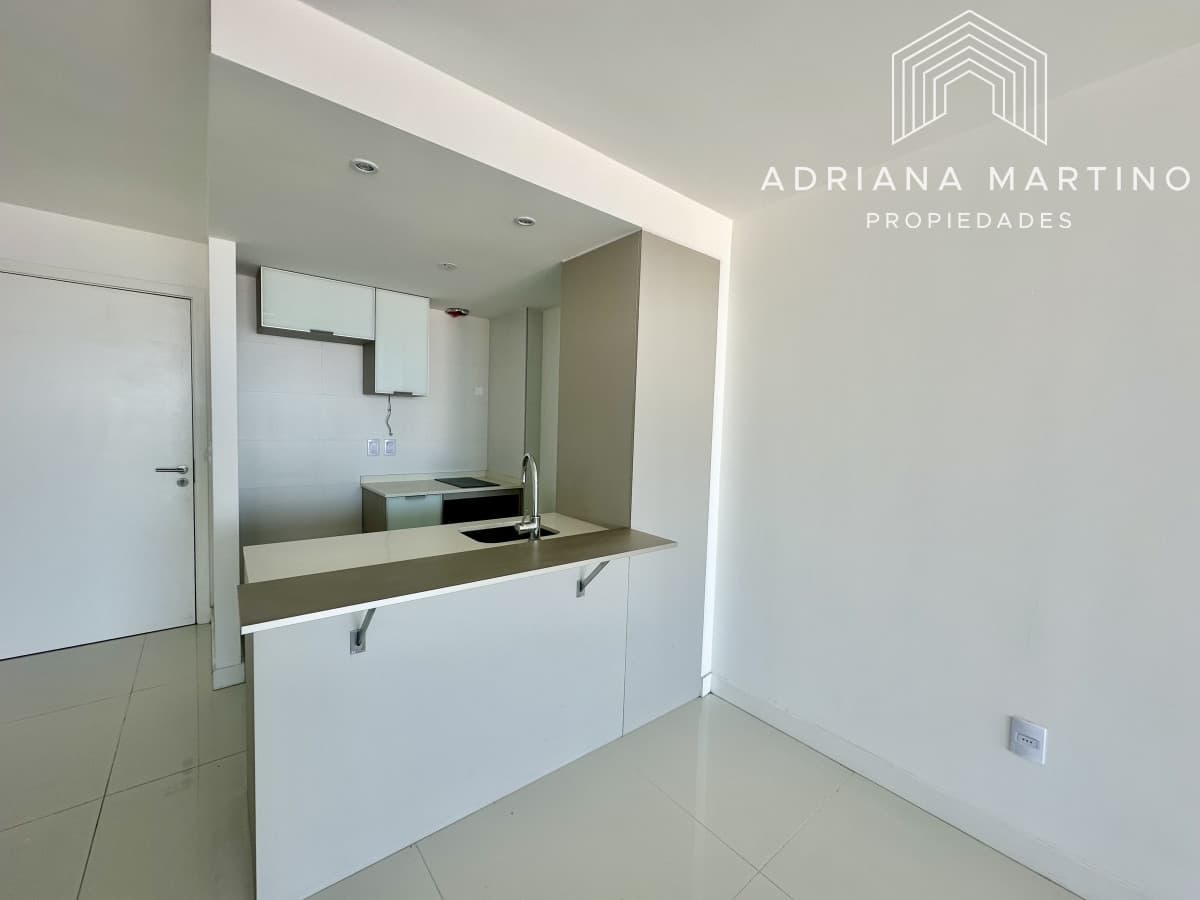 Excelente apartamento con vista al mar en alquiler anual