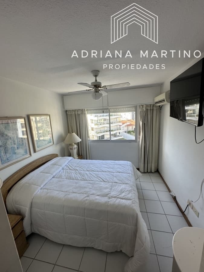Apartamento en Península-Punta del Este con hermosa vista al mar.