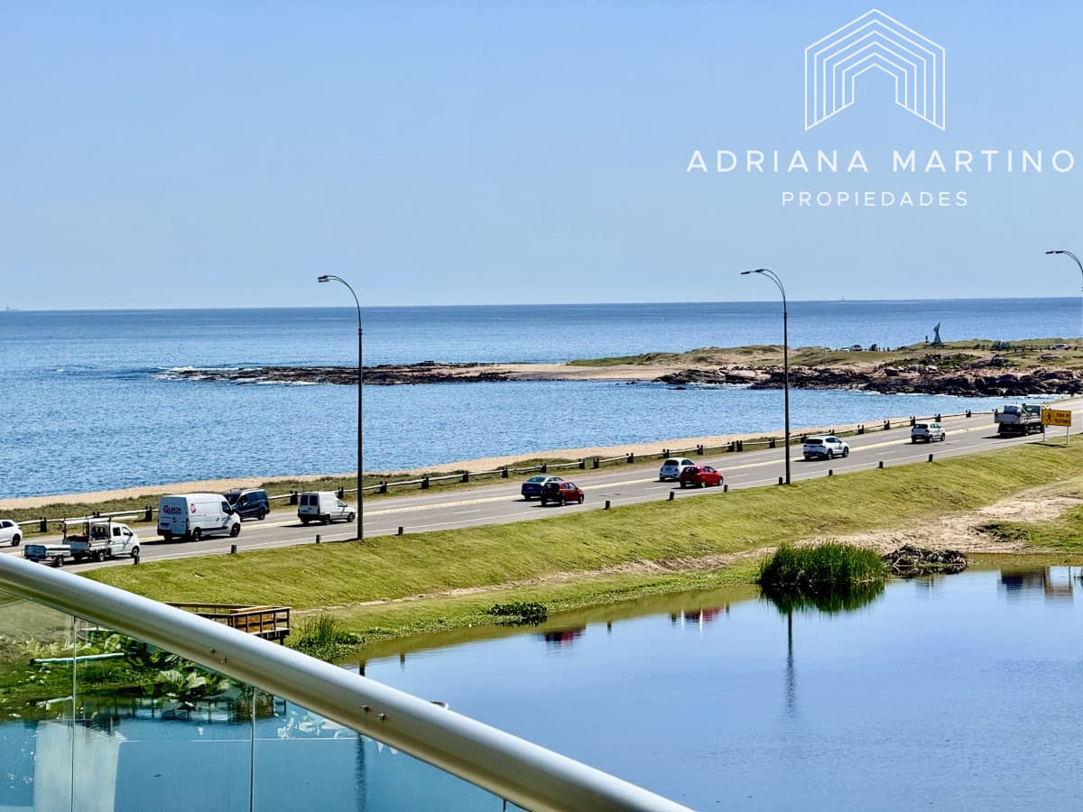 Espectacular Pent House en mansa con vista a la laguna.