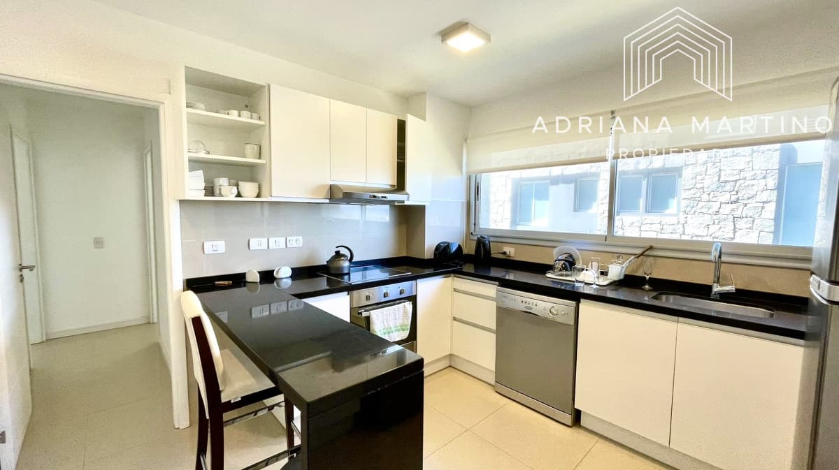 Excelente apartamento en primera línea de Playa Brava, Punta del Este.
