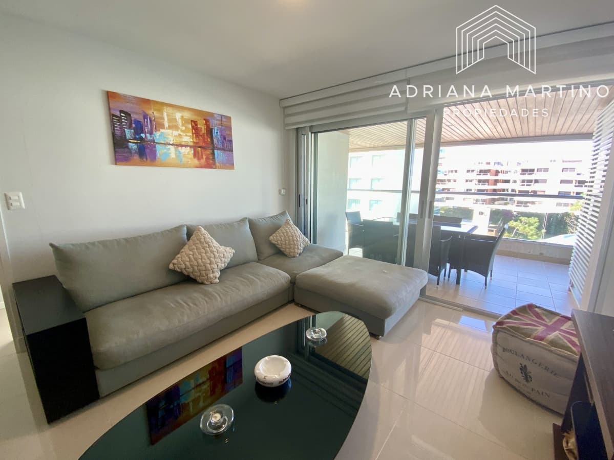Excelente apartamento en playa brava
