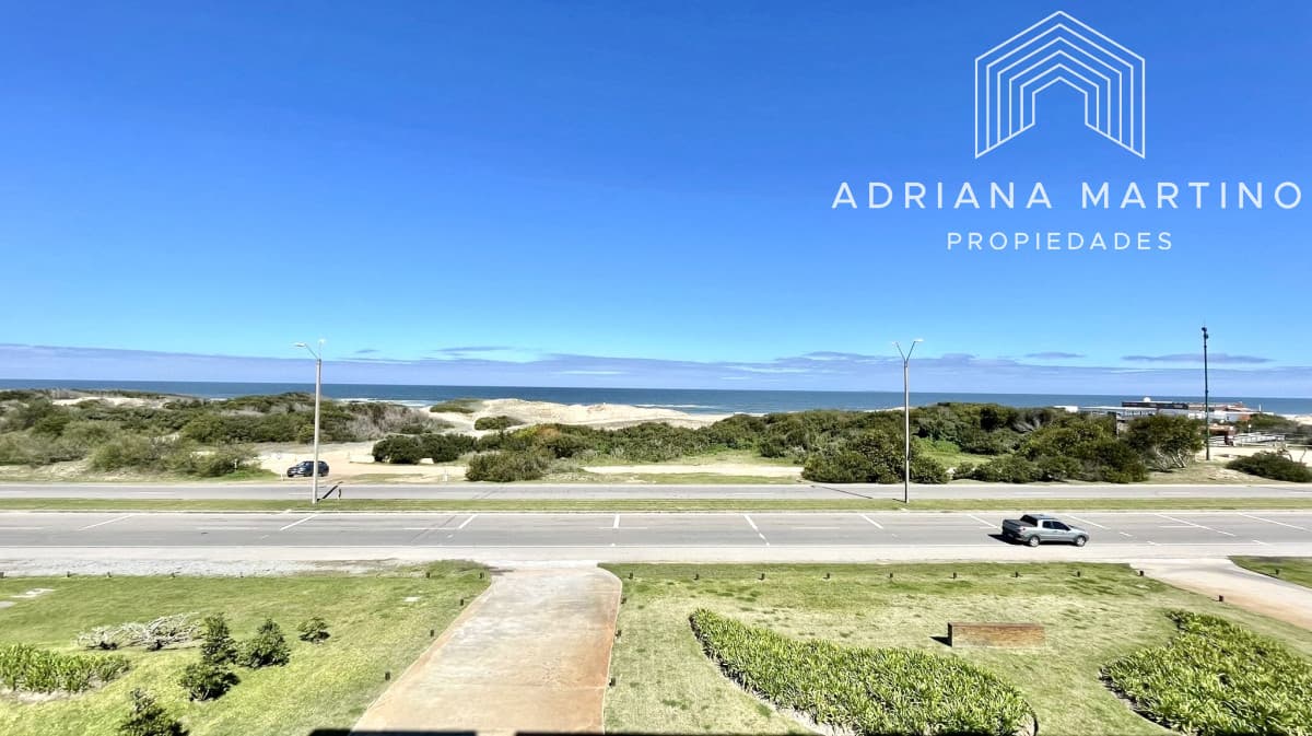 Excelente apartamento en primera línea de Playa Brava, Punta del Este.
