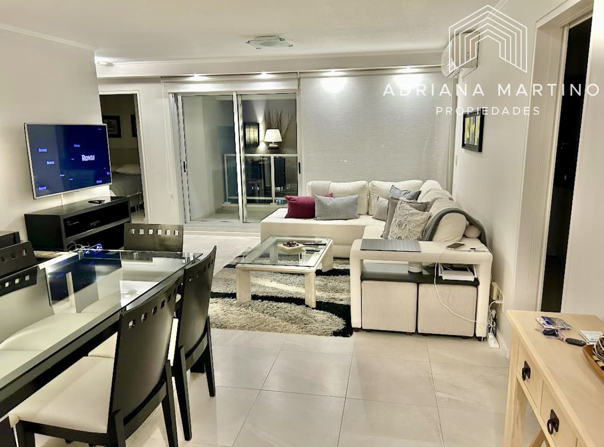Excelente apartamento con vista al mar
