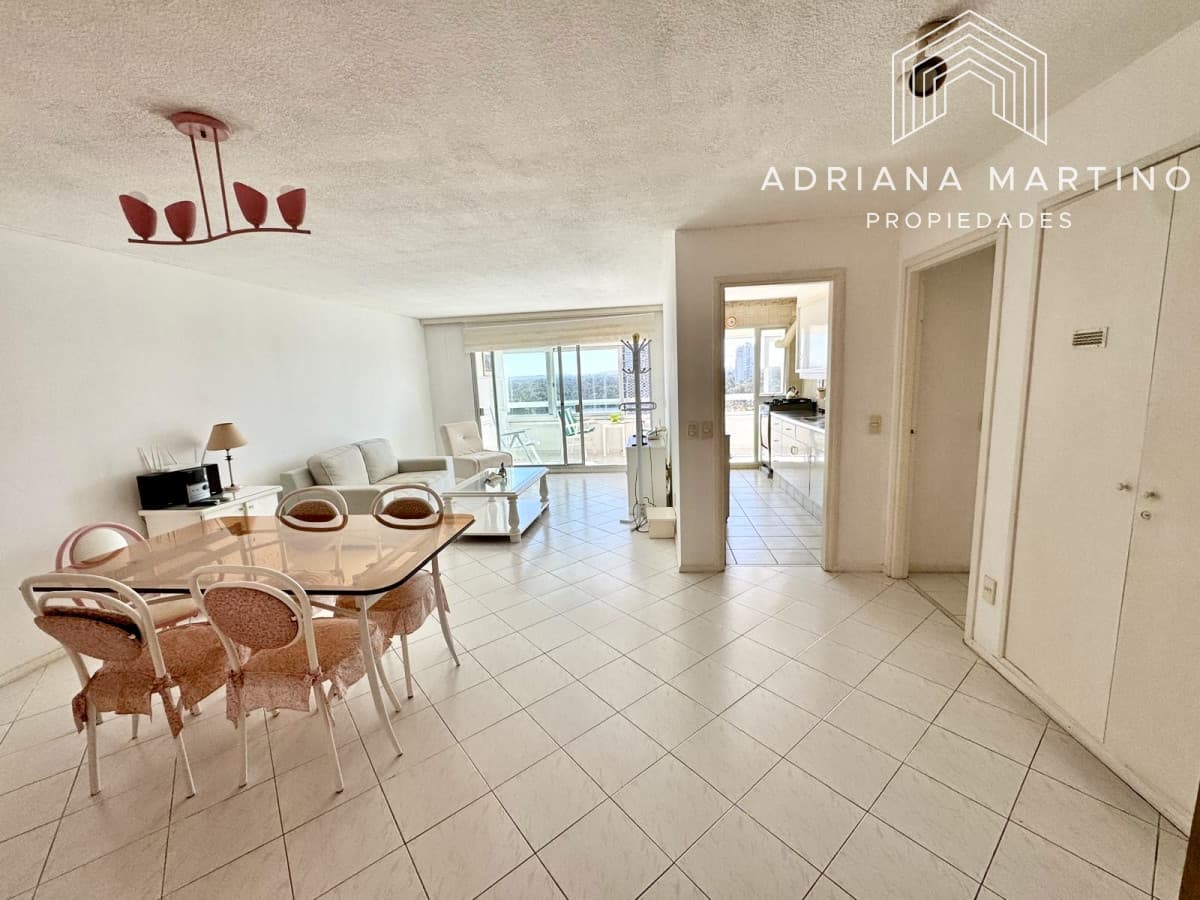 Apartamento en Venta – Punta del Este, Av. Roosevelt