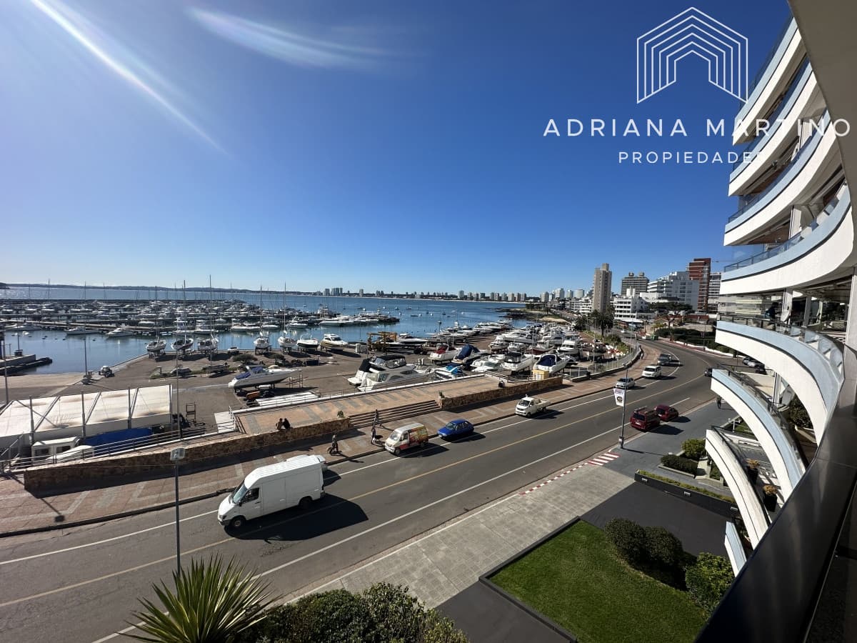 Hermosa y amplia unidad de lujo en el Puerto de Punta del Este