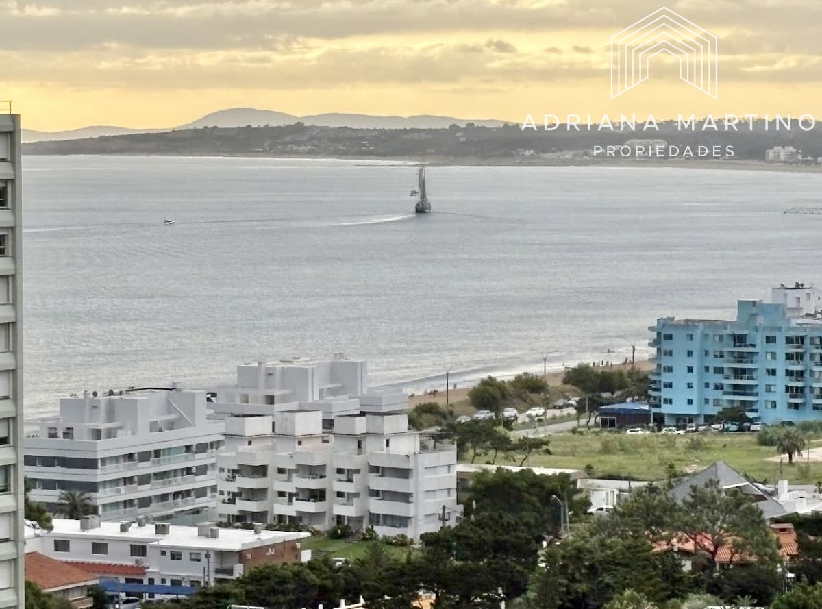 Excelente apartamento con vista al mar