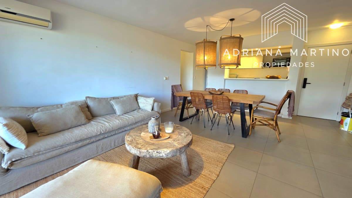 Amplio apartamento de 3 dormitorios cerca del mar.
