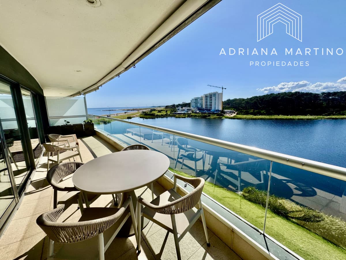 Espectacular Pent House en mansa con vista a la laguna.