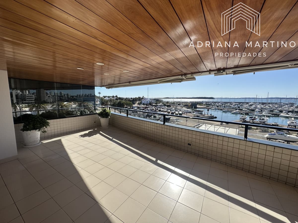 Hermosa y amplia unidad de lujo en el Puerto de Punta del Este