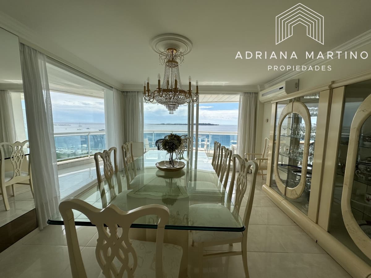 Excelente apartamento de categoría en primera línea